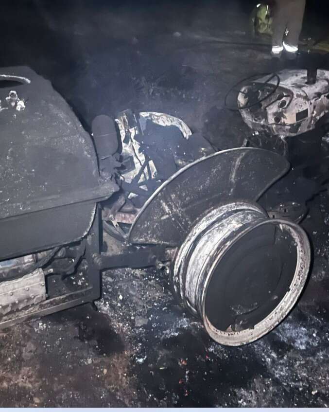 Traktör Alevlerin Arasında Kaldı Bir Şahıs Son Anda Kurtarıldı 1